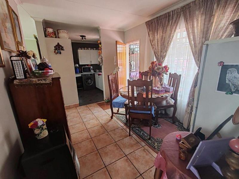 2 Bedroom Property for Sale in Rooihuiskraal North Gauteng