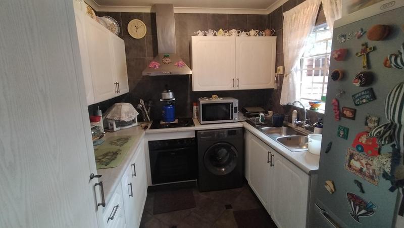2 Bedroom Property for Sale in Rooihuiskraal North Gauteng