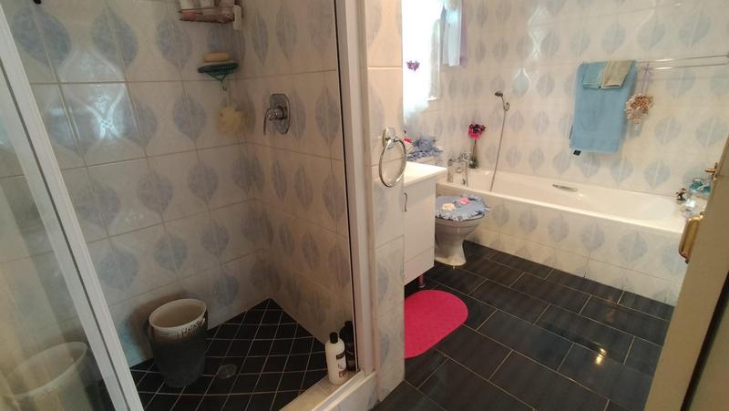 2 Bedroom Property for Sale in Rooihuiskraal North Gauteng