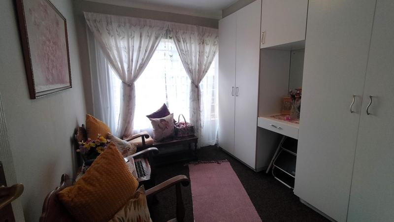 2 Bedroom Property for Sale in Rooihuiskraal North Gauteng