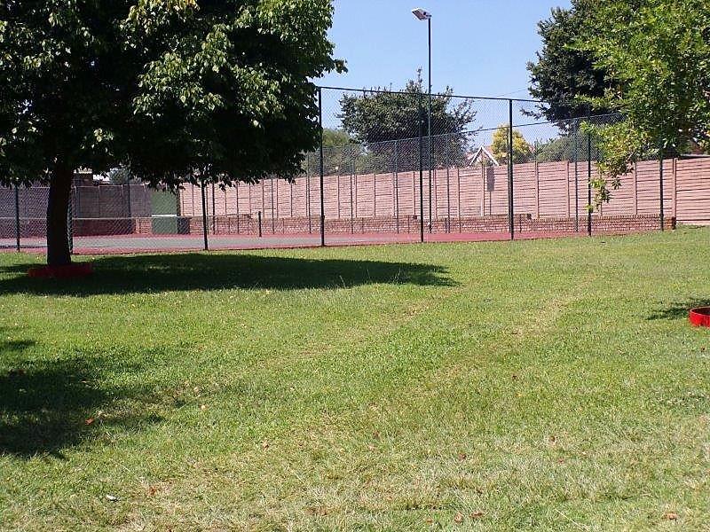 2 Bedroom Property for Sale in Rooihuiskraal North Gauteng