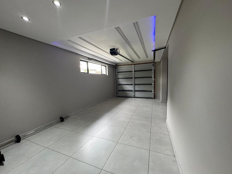 4 Bedroom Property for Sale in Midstream Ridge Gauteng