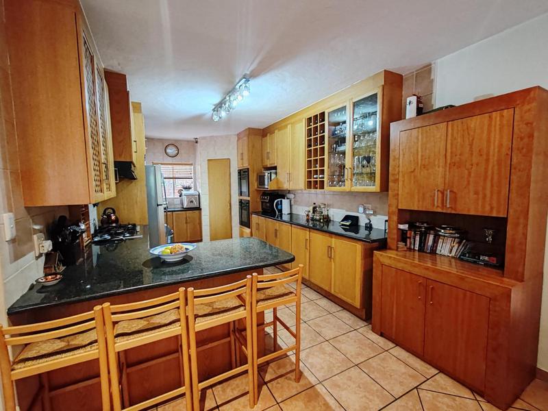 5 Bedroom Property for Sale in Amberfield Glen Gauteng