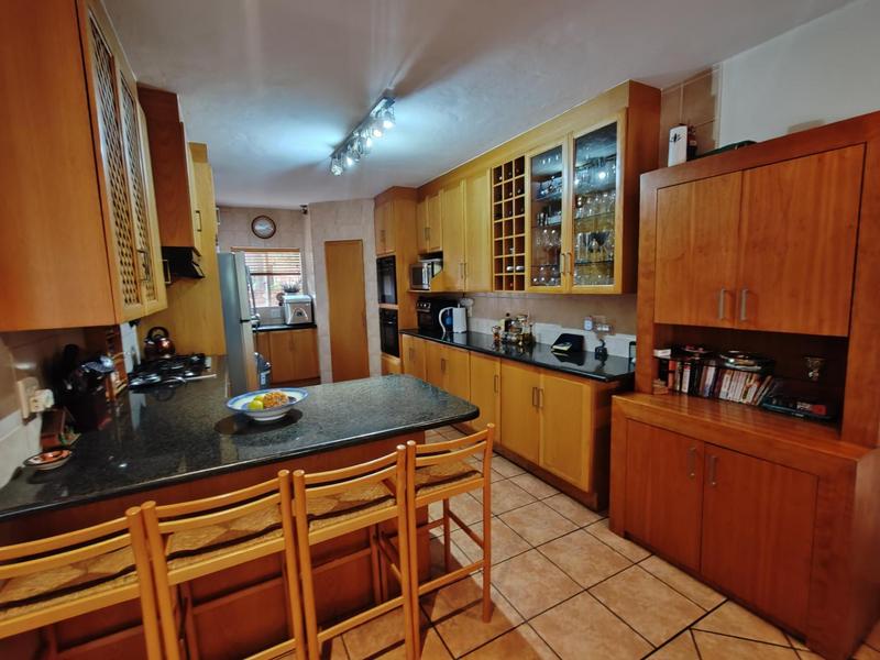 5 Bedroom Property for Sale in Amberfield Glen Gauteng