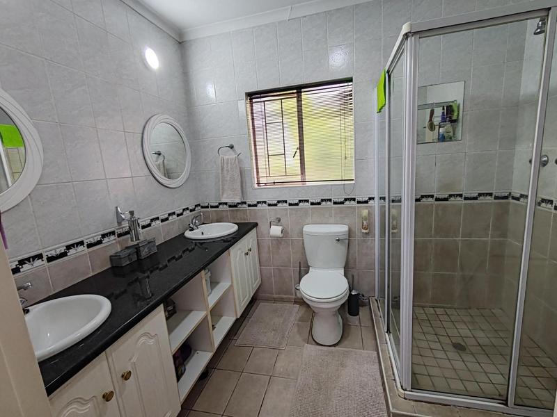 5 Bedroom Property for Sale in Amberfield Glen Gauteng
