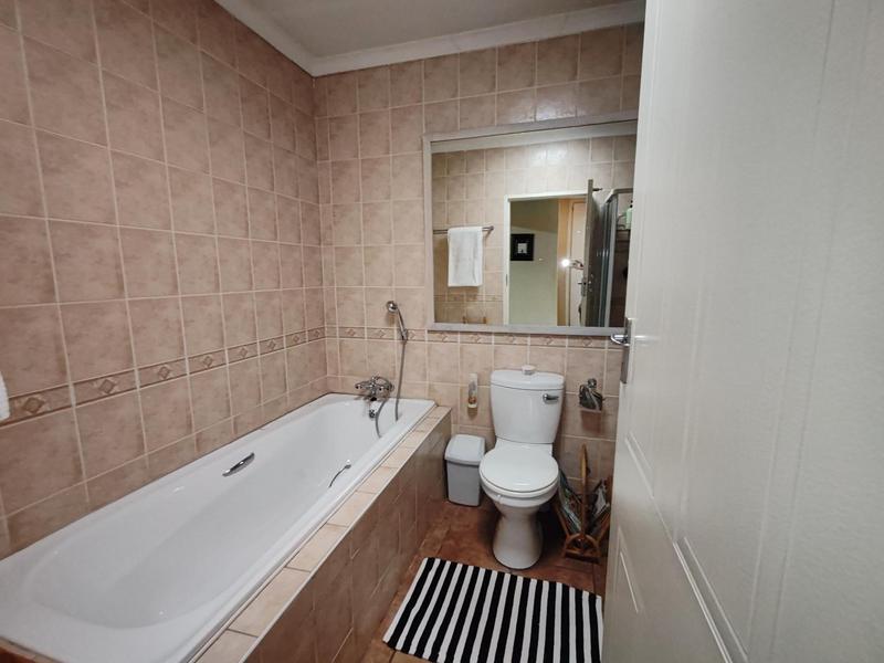 5 Bedroom Property for Sale in Amberfield Glen Gauteng