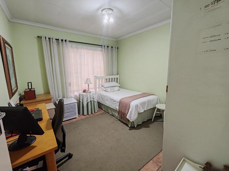 5 Bedroom Property for Sale in Amberfield Glen Gauteng