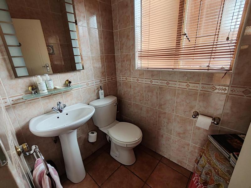 5 Bedroom Property for Sale in Amberfield Glen Gauteng