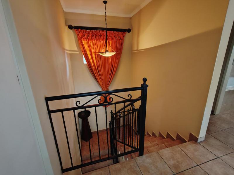 5 Bedroom Property for Sale in Amberfield Glen Gauteng