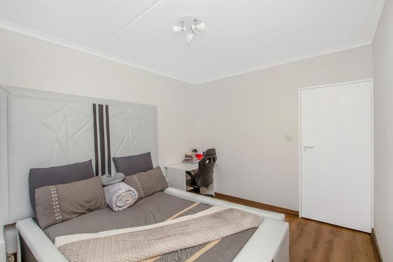 To Let 2 Bedroom Property for Rent in Sandown Gauteng