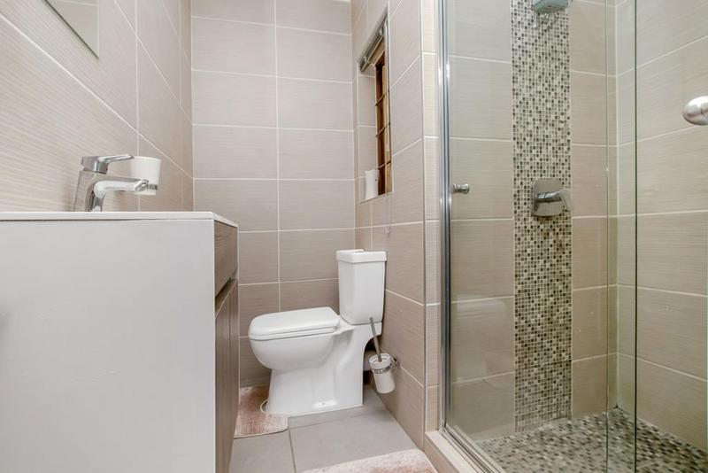 To Let 2 Bedroom Property for Rent in Sandown Gauteng