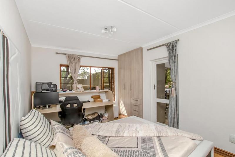 To Let 2 Bedroom Property for Rent in Sandown Gauteng