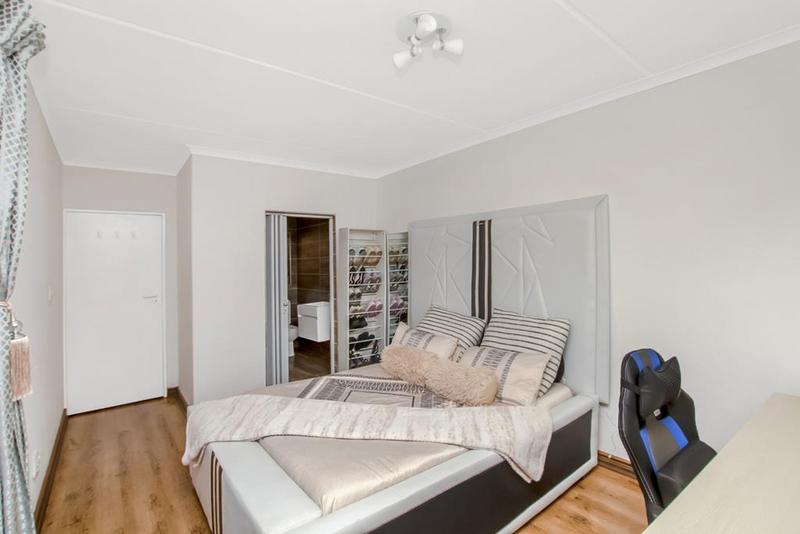 To Let 2 Bedroom Property for Rent in Sandown Gauteng