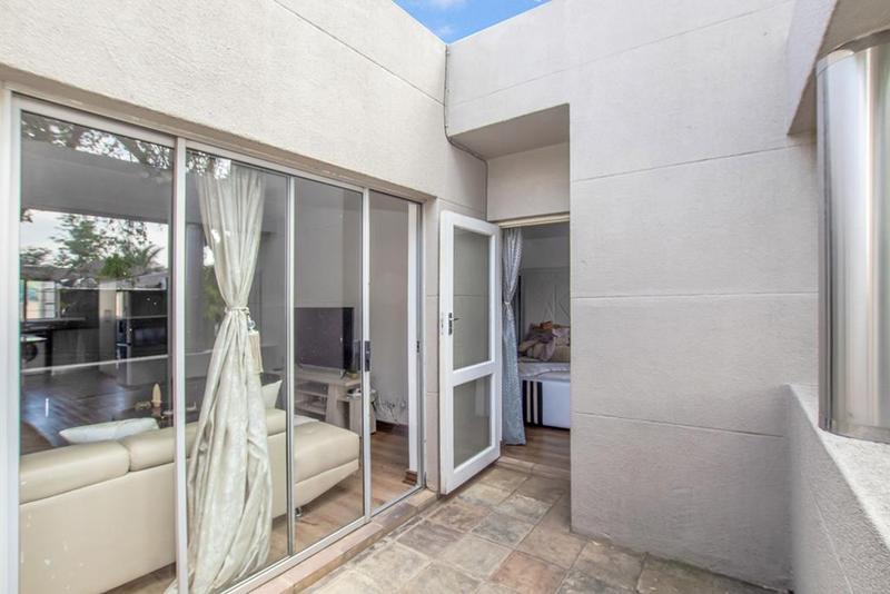 To Let 2 Bedroom Property for Rent in Sandown Gauteng