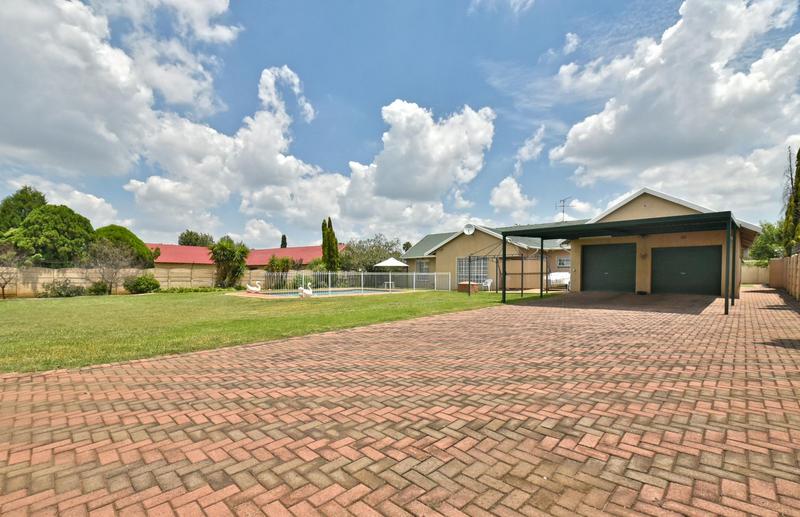5 Bedroom Property for Sale in Brackenhurst Gauteng