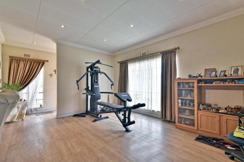 5 Bedroom Property for Sale in Brackenhurst Gauteng