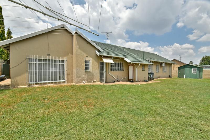 5 Bedroom Property for Sale in Brackenhurst Gauteng
