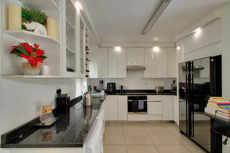 To Let 2 Bedroom Property for Rent in Illovo Gauteng