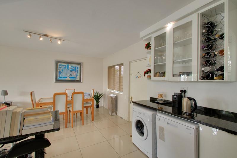 To Let 2 Bedroom Property for Rent in Illovo Gauteng