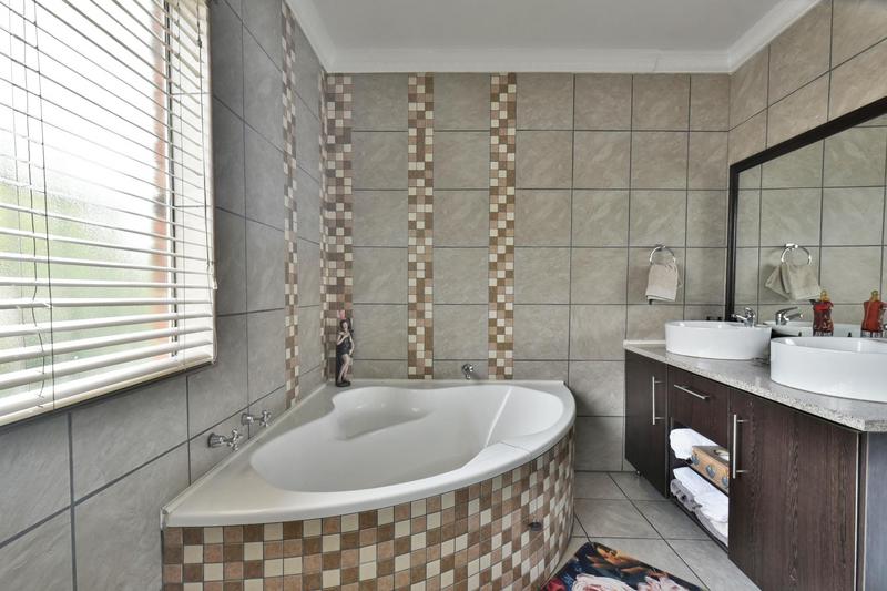 5 Bedroom Property for Sale in Meyersdal Gauteng