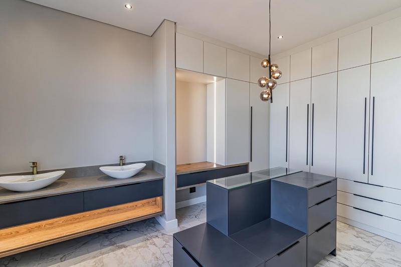6 Bedroom Property for Sale in Midstream Estate Gauteng