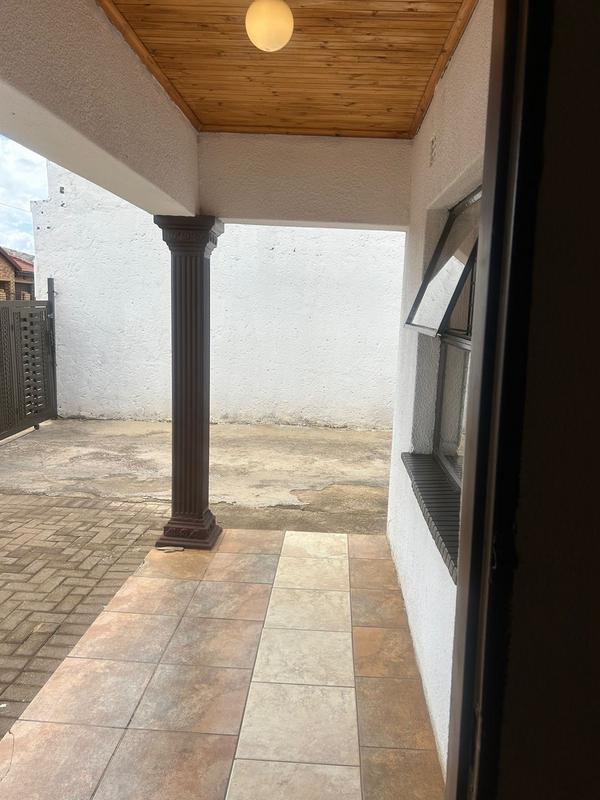 2 Bedroom Property for Sale in Mapetla Gauteng