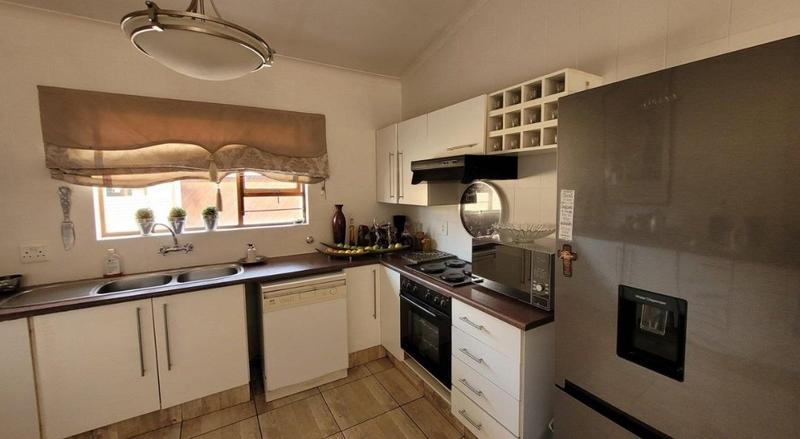 3 Bedroom Property for Sale in Vanderbijlpark SW 5 Gauteng