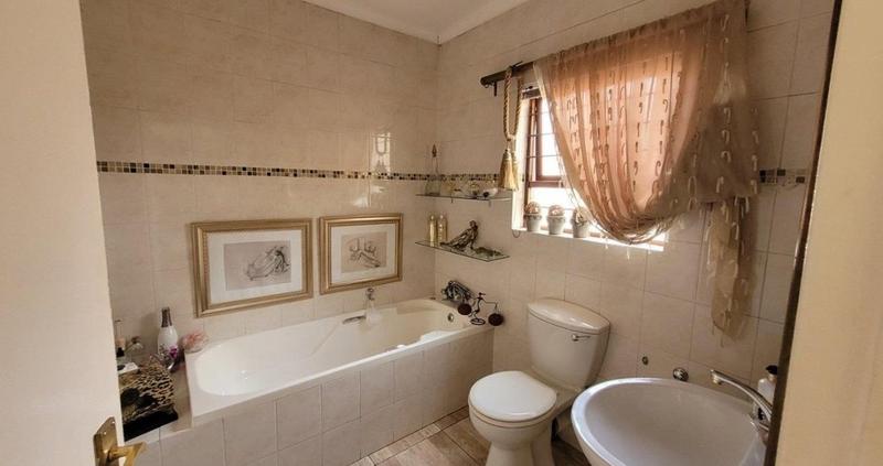 3 Bedroom Property for Sale in Vanderbijlpark SW 5 Gauteng