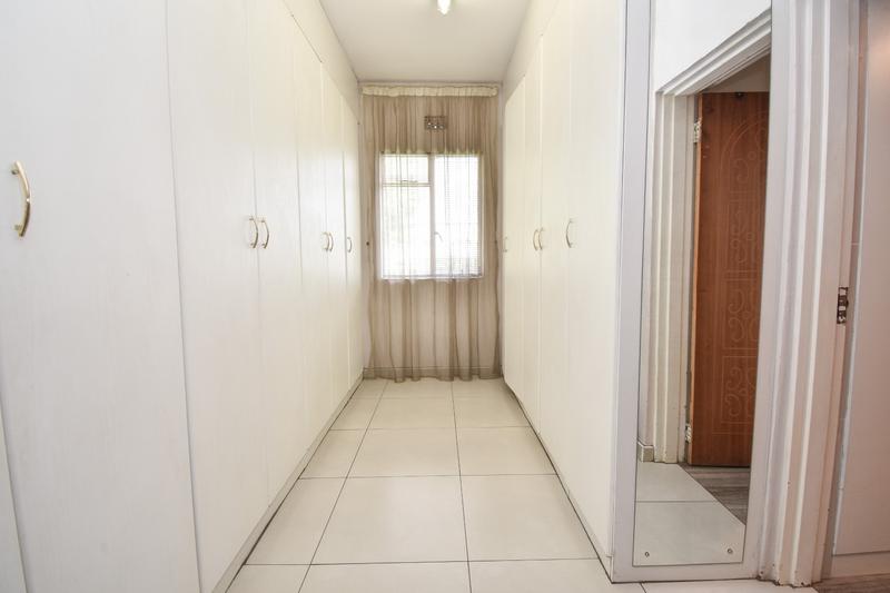 6 Bedroom Property for Sale in Florida Gauteng