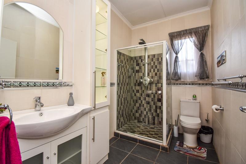 6 Bedroom Property for Sale in Florida Gauteng