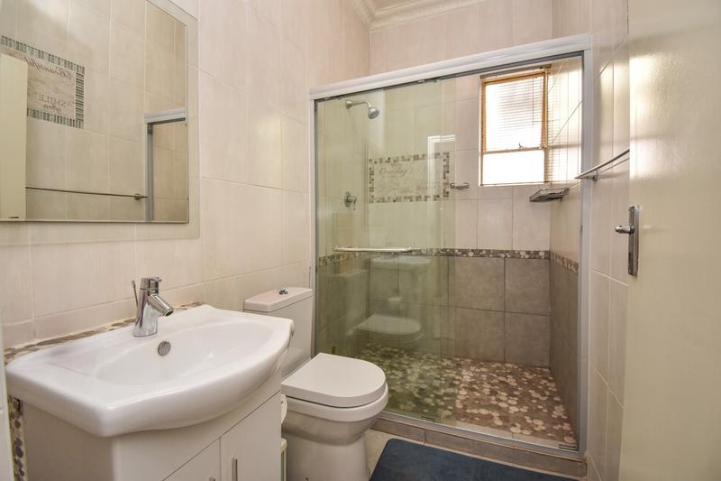 6 Bedroom Property for Sale in Florida Gauteng