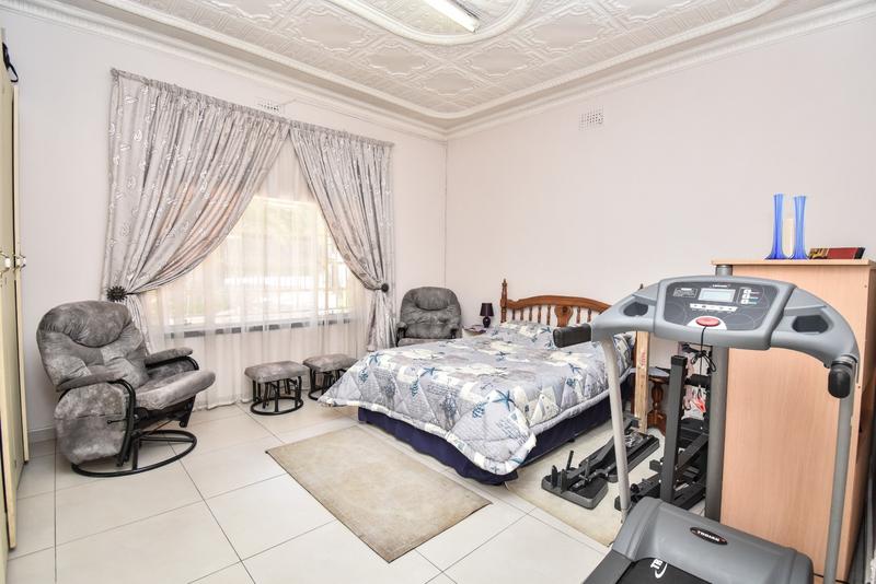 6 Bedroom Property for Sale in Florida Gauteng