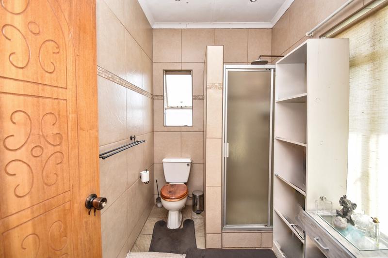 6 Bedroom Property for Sale in Florida Gauteng