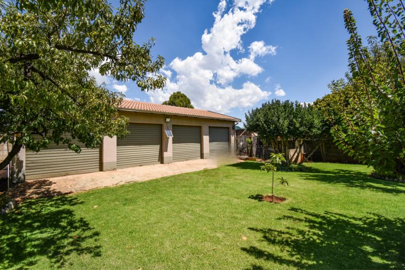 6 Bedroom Property for Sale in Florida Gauteng