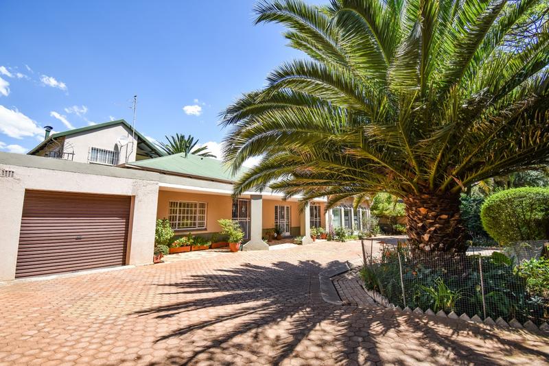 6 Bedroom Property for Sale in Florida Gauteng