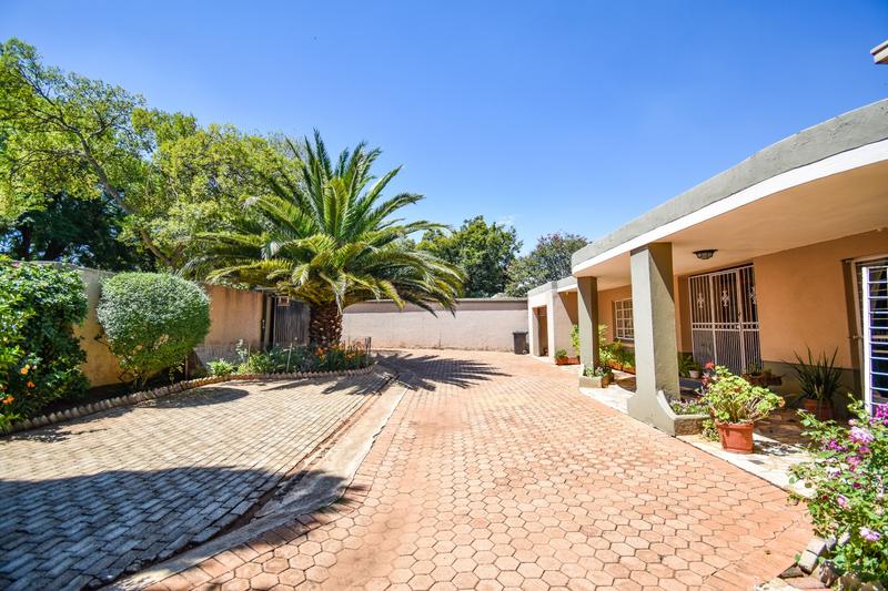 6 Bedroom Property for Sale in Florida Gauteng