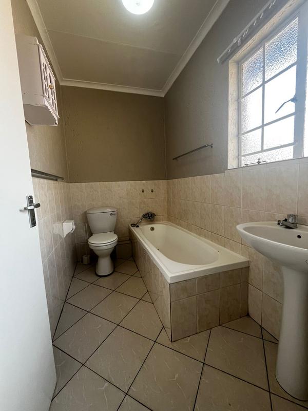 1 Bedroom Property for Sale in Kenleaf Gauteng