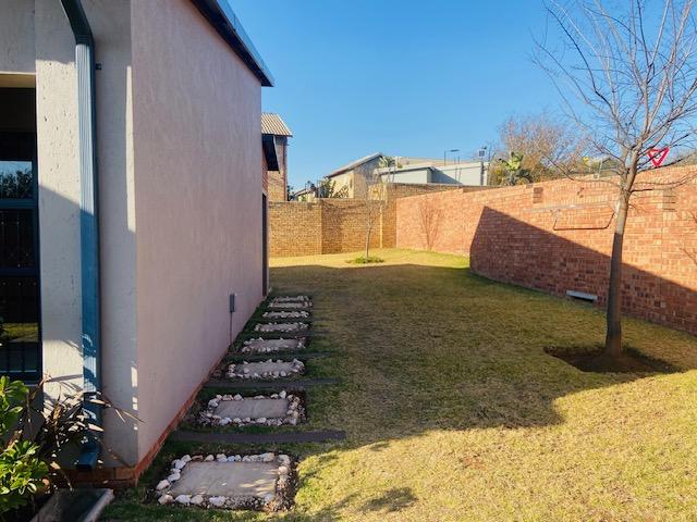 3 Bedroom Property for Sale in Wilgeheuwel Gauteng