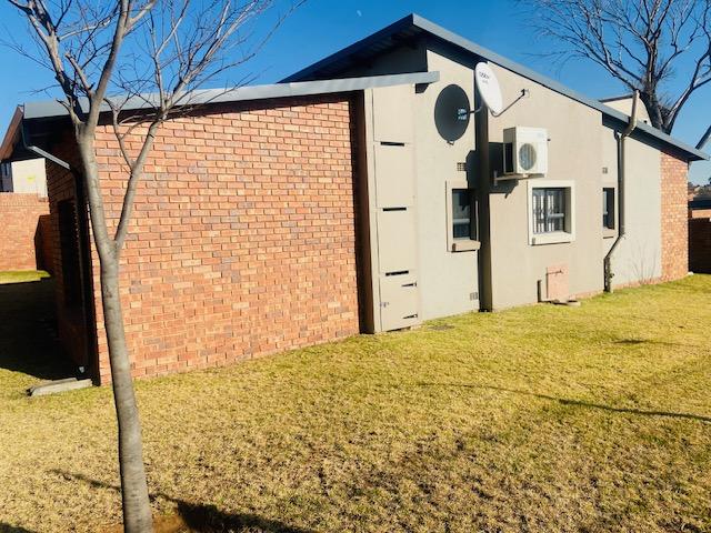 3 Bedroom Property for Sale in Wilgeheuwel Gauteng