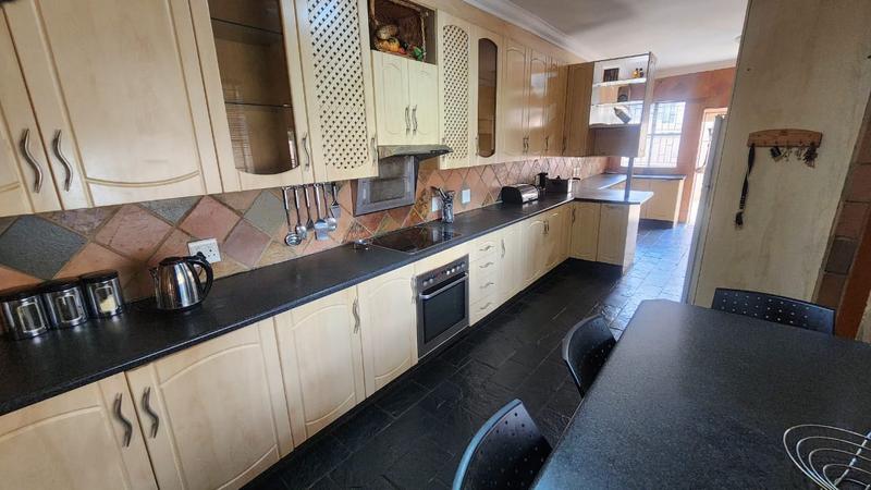 3 Bedroom Property for Sale in Brackendowns Gauteng