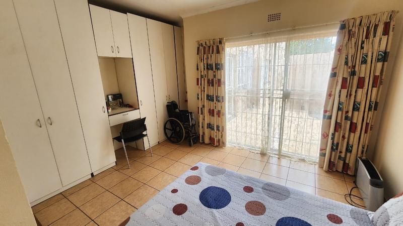 3 Bedroom Property for Sale in Brackendowns Gauteng