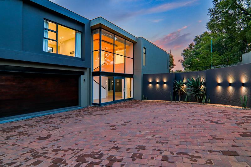 To Let 4 Bedroom Property for Rent in Morningside Gauteng