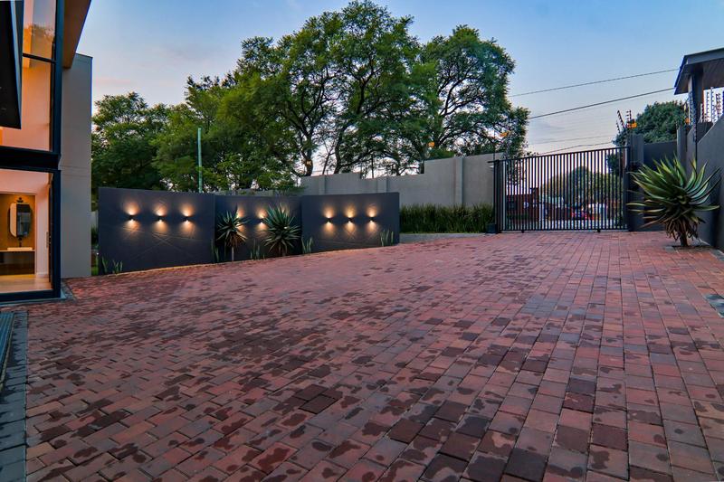 To Let 4 Bedroom Property for Rent in Morningside Gauteng