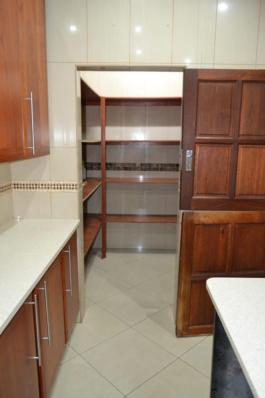 6 Bedroom Property for Sale in Three Rivers Gauteng