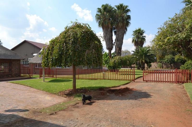 6 Bedroom Property for Sale in Three Rivers Gauteng