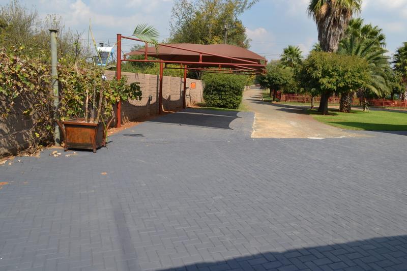 6 Bedroom Property for Sale in Three Rivers Gauteng