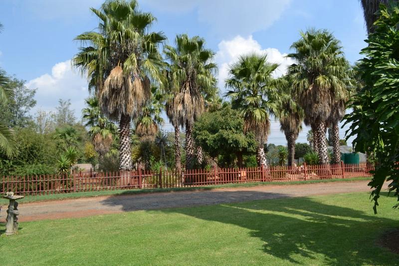 6 Bedroom Property for Sale in Three Rivers Gauteng
