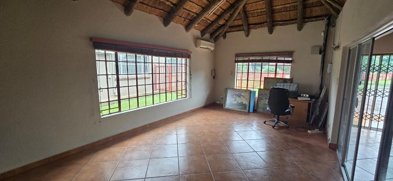 6 Bedroom Property for Sale in Three Rivers Gauteng