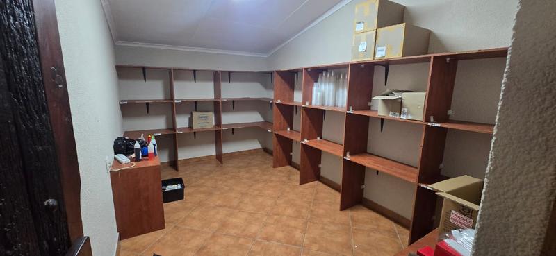 6 Bedroom Property for Sale in Three Rivers Gauteng