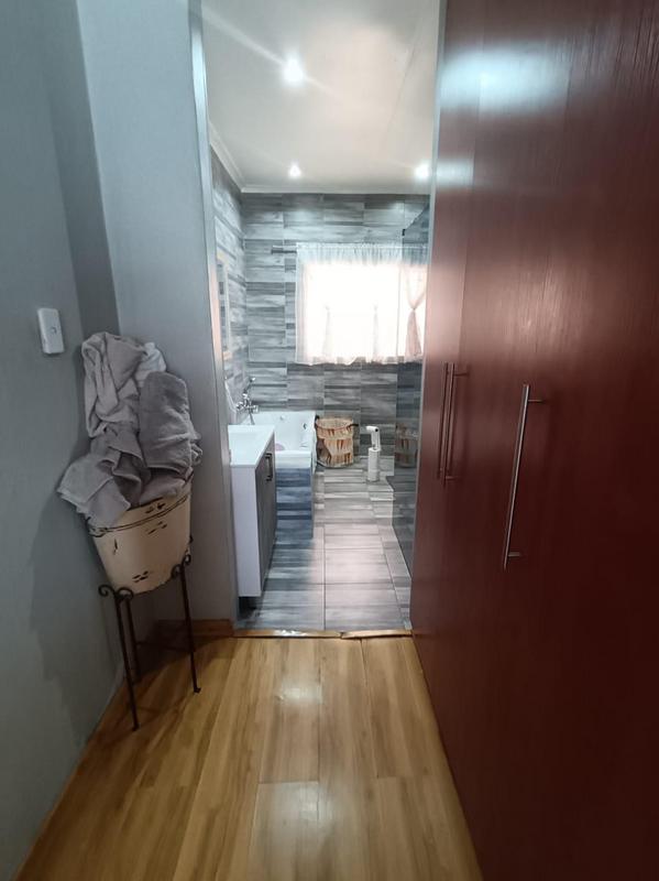 6 Bedroom Property for Sale in Primrose Gauteng